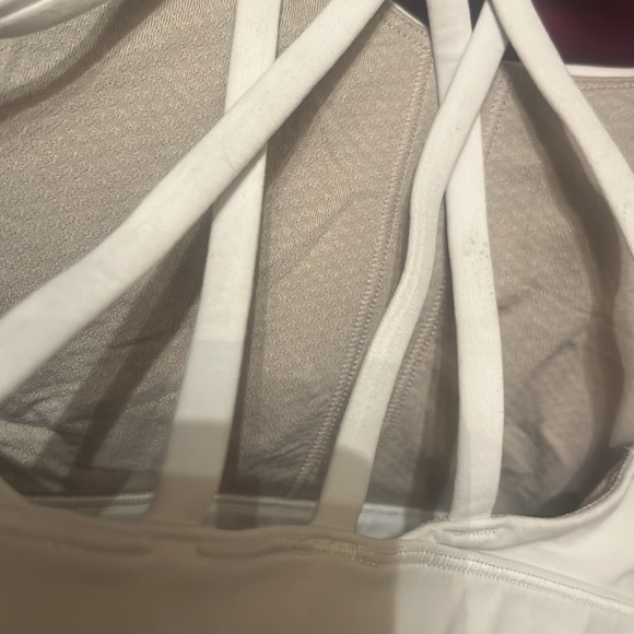 Lululemon Sports Bra  criss cross strappy!! - Picture 4 of 10